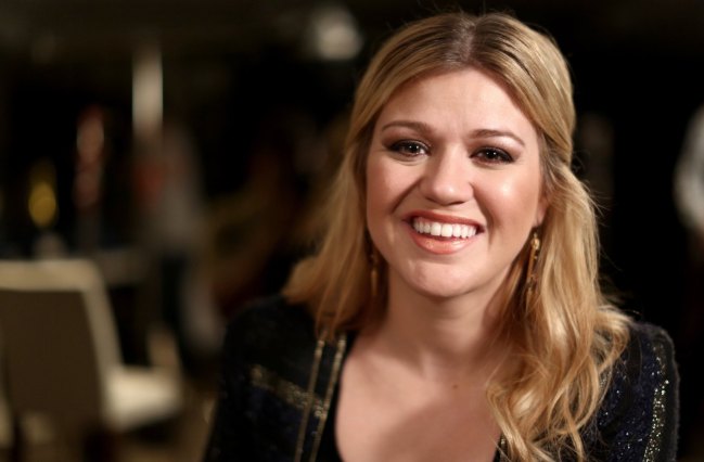 Kelly-Clarkson-Casual-Style-2014-Photo